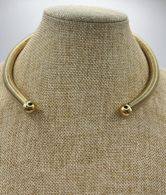 Collana rigida
